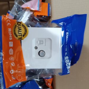 Utičnica satelit i kompjuter